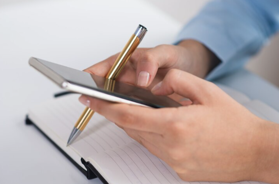 phone and pen in the hand